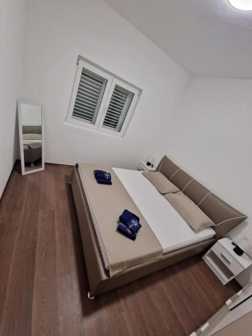 Obiteljski Stan Kastel Luksic Appartement Kaštela Buitenkant foto