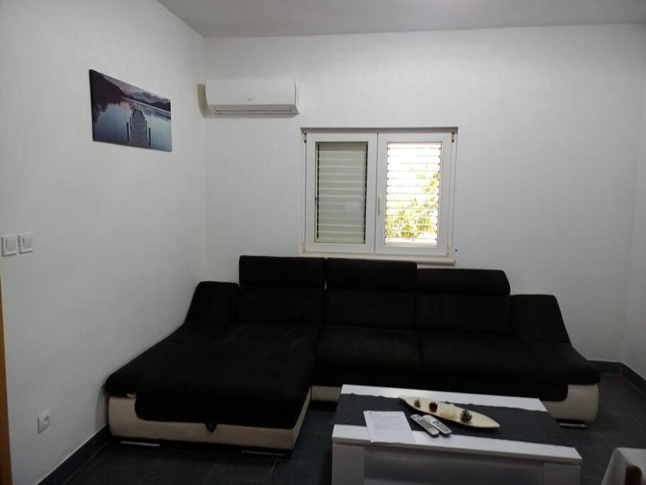Obiteljski Stan Kastel Luksic Appartement Kaštela Buitenkant foto