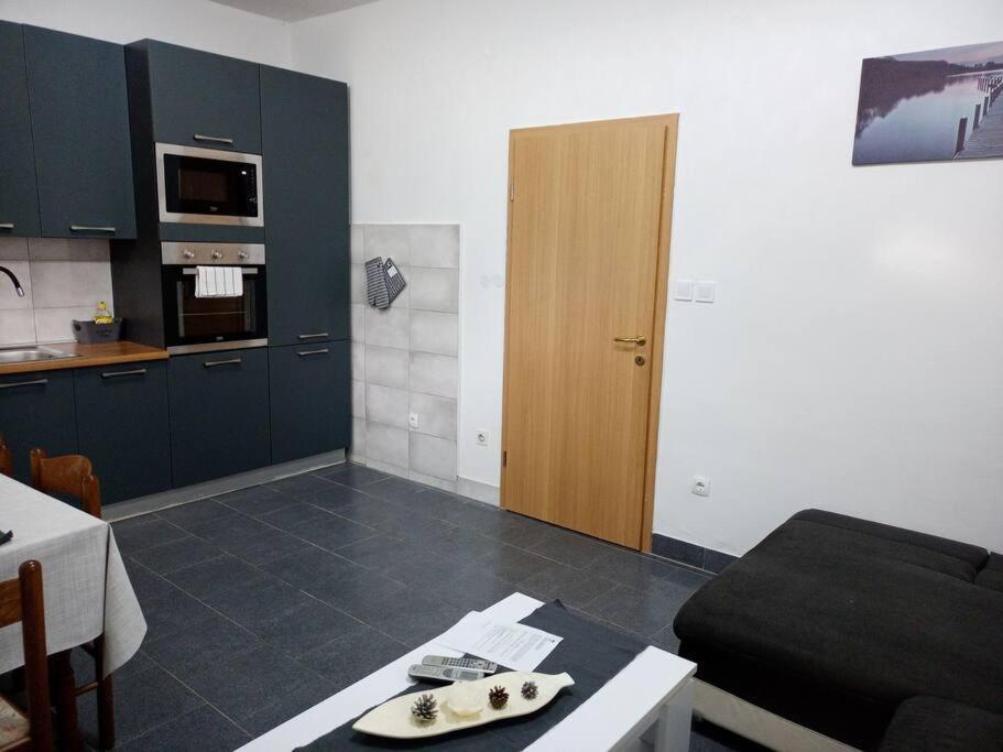Obiteljski Stan Kastel Luksic Appartement Kaštela Buitenkant foto