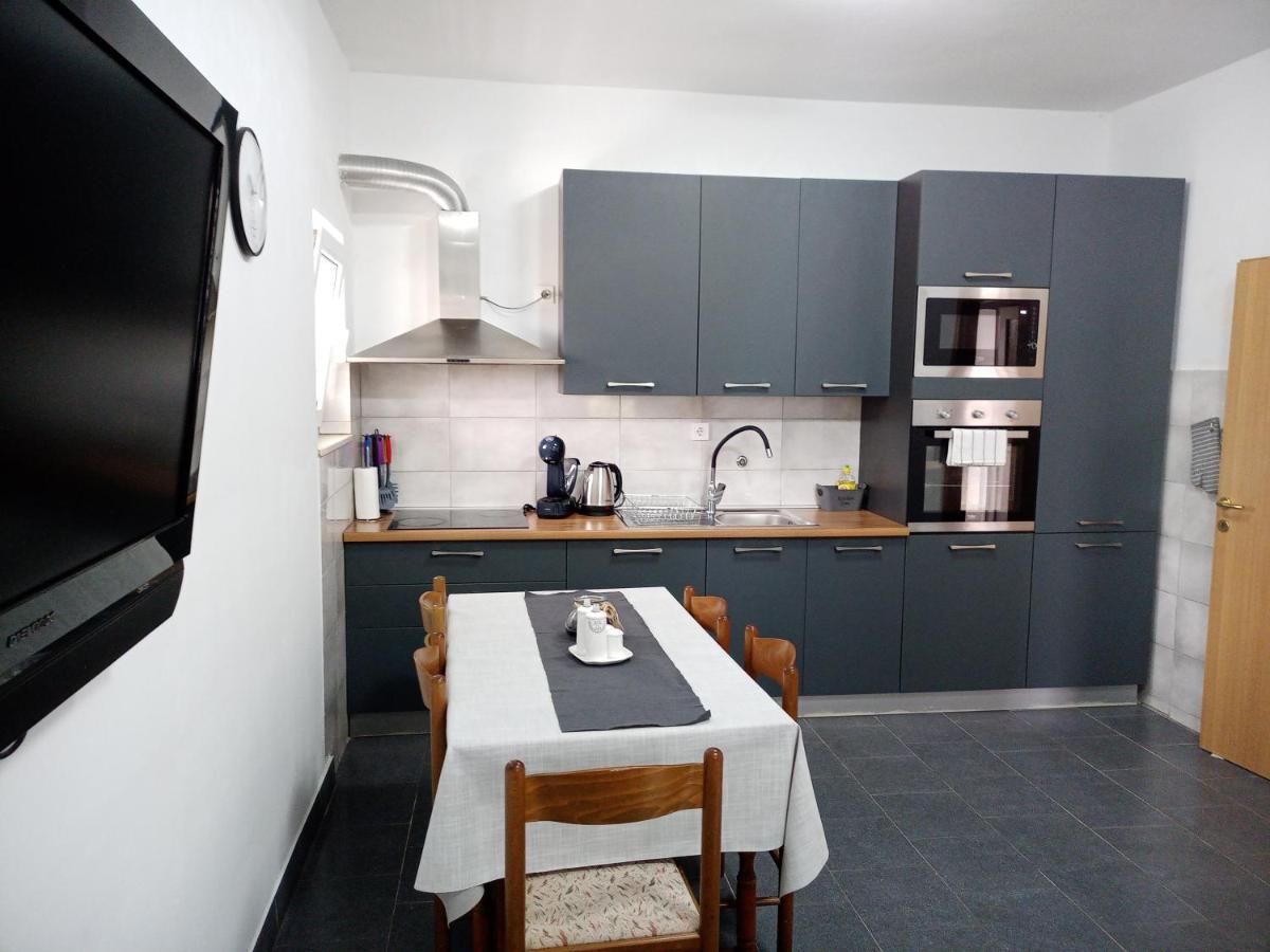 Obiteljski Stan Kastel Luksic Appartement Kaštela Buitenkant foto